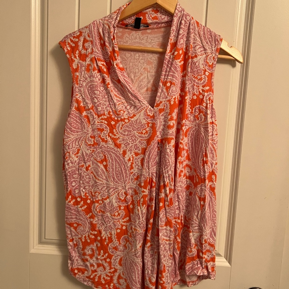 Sleevless top with Paisley print